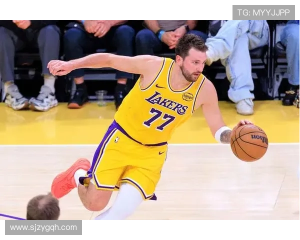 雷迪克:罚球多因防守方式 东契奇技犯申诉 雷迪克:罚球多因防守方式 东契奇技犯申诉